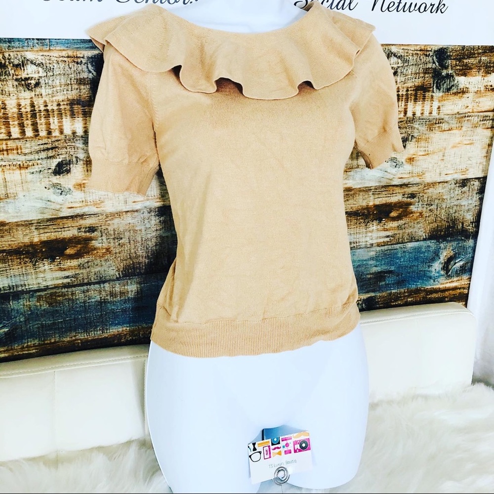 Fitted sweater top